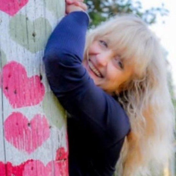 Meet your Posher, Pam - Picture 1 of 1